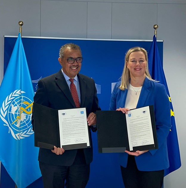 Dr Tedros Adhanom Ghebreyesus, WHO Director-General and Jutta Urpilainen at the signing of the new grant agreement in Brussels, Belgium.