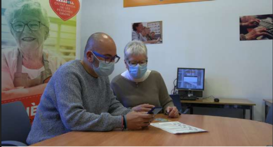 Suport escletxa digital i passaport Covid – Apoyo brecha digital y pasaporte Covid