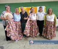 Personas, mujeres mayores de un barrio de la ciudad de Limpio, tienen un grupo de baile que participa en cada evento en el cual son invitadas