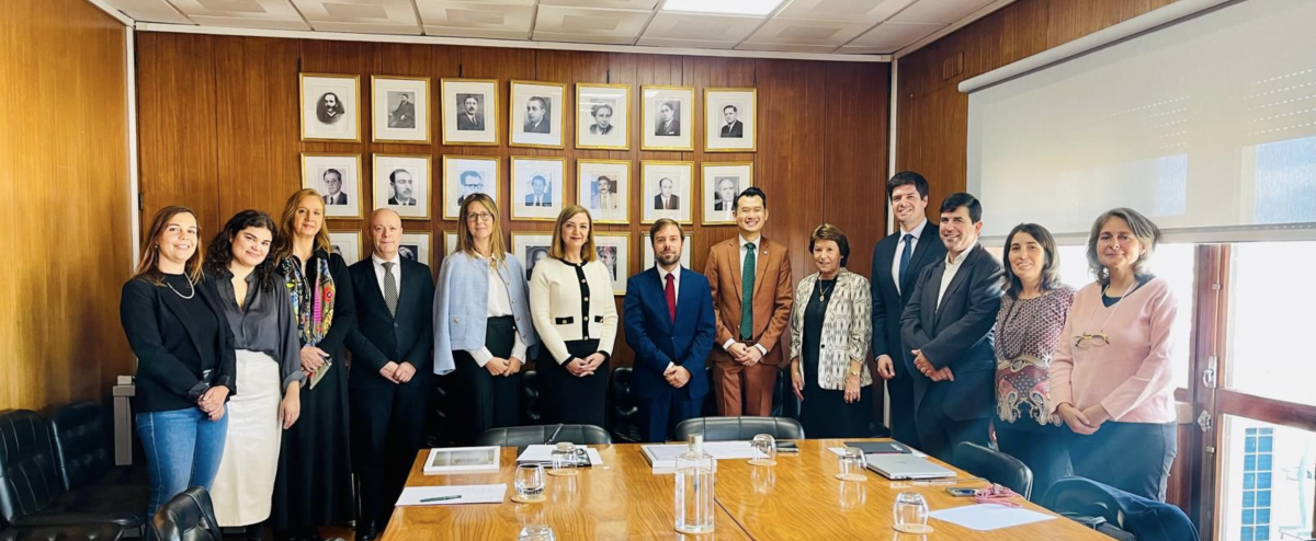 A group of people who gathered to mark the launch of the National Network and Programme for Age-friendly Cities and Communities in Portugal