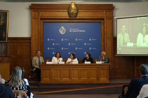 Panel de expertos en el lanzamiento de NATTI/  Panel of experts at the launch of NATTI.