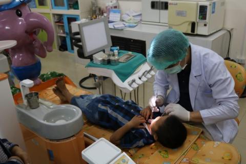 family doctor consultations on minor illnesses, to pediatric surgery and intensive care. It also offers child-friendly dental services.