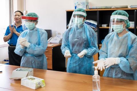 COVID-19: LAO PDR – A nurse shows trainees how to use personal protective equipment (PPE) safely during a COVID-19 Intensive Care Unit (ICU) training at Setthathirath Hospital.