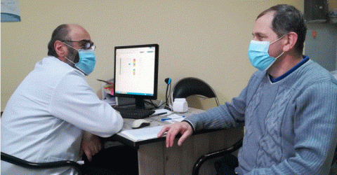 Dr Vaja Koberidze assesses a patient’s risk for cardiovascular disease at the National Family Medicine Training Centre in Tbilisi
